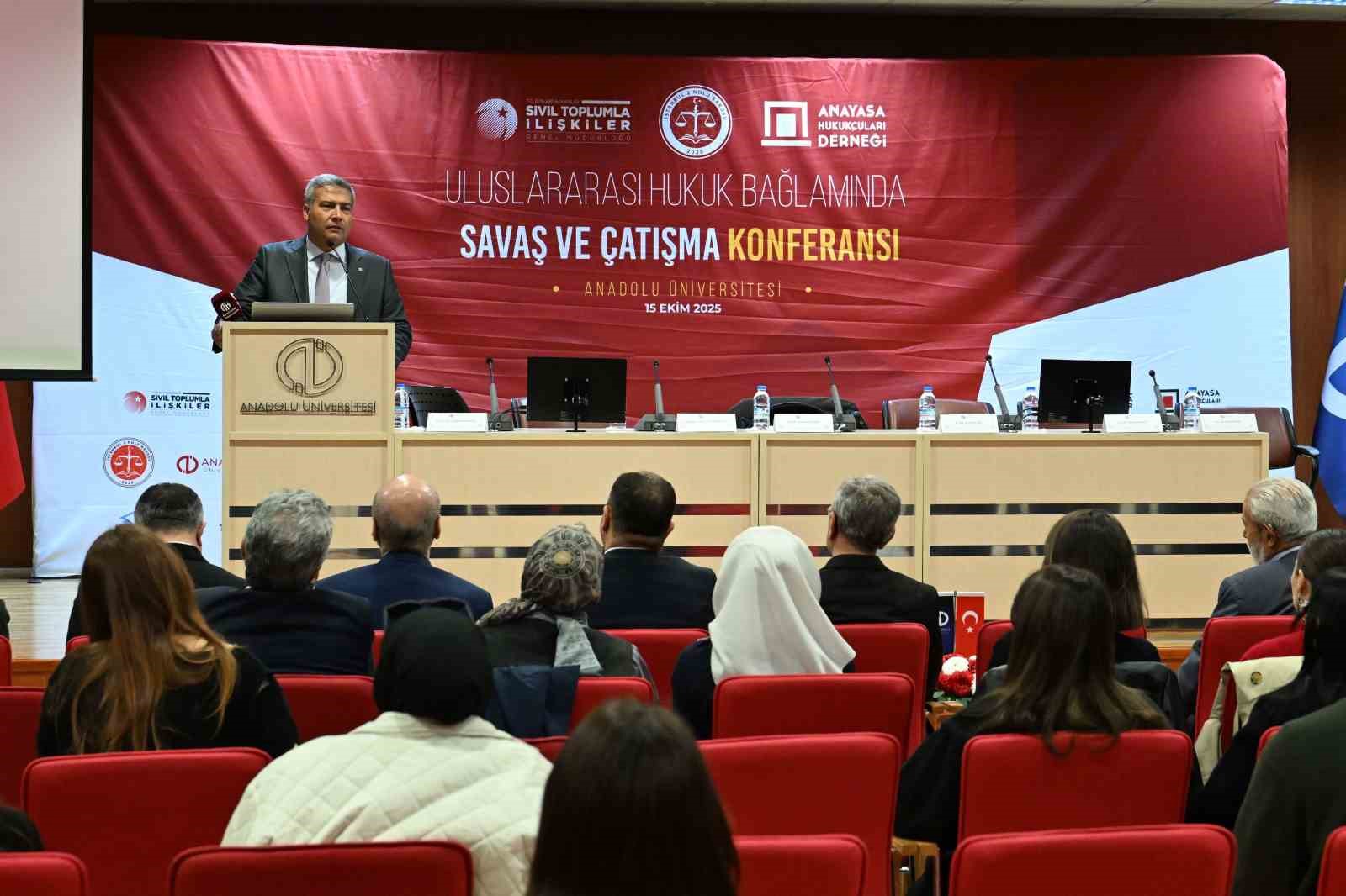 ‘Uluslararası Hukuk Bağlamında Savaş ve Çatışma Konferansı’ Eskişehir’de gerçekleştirildi