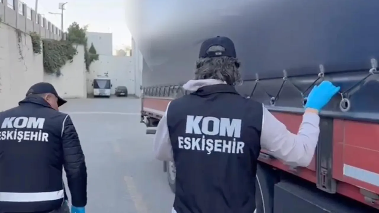 Eskişehir’de Durdurulan Tırda 7 Milyonluk Sevkiyat Önlendi!