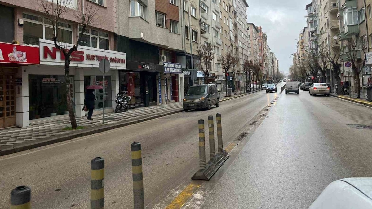 Atatürk Caddesi'nde dubalar azaltıldı ama şikayetler çözüm bulmadı