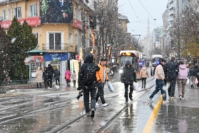 Eskişehir’e lapa lapa kar yağdı