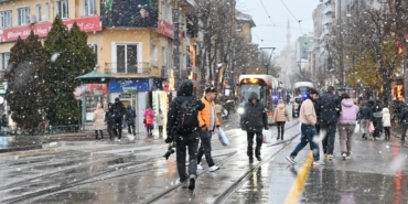 Eskişehir’e lapa lapa kar yağdı