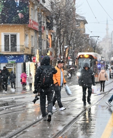 Eskişehir’e lapa lapa kar yağdı