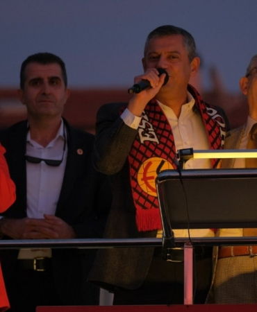 Eskişehir’i 25 yıl yöneten Yılmaz Büyükerşen, kendisine başka görev verilmeyeceğini nihayet anladı ve aktif siyaseti bıraktığını duyurdu.