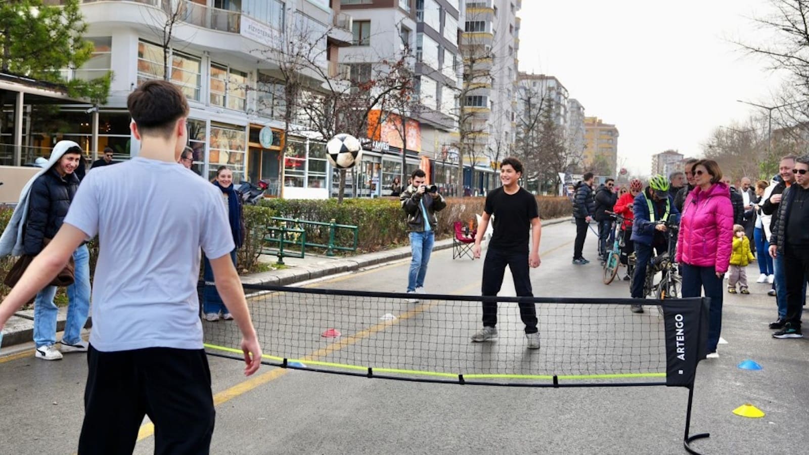 “Arabasız Pazar” şovu: Ünlüce’ye tepkiler devam ediyor