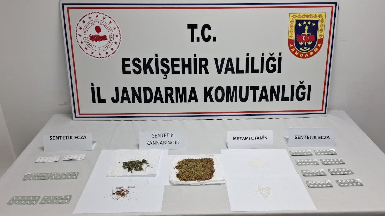 Alpu ve Beylikova’da uyuşturucu operasyonu