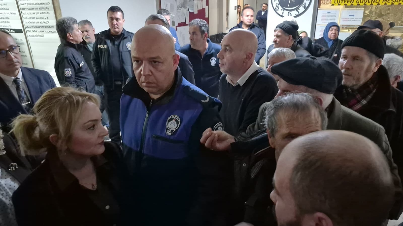 Eskişehir Büyükşehir Belediyesi'nde gerginlik: Vatandaşa söz hakkı yok!