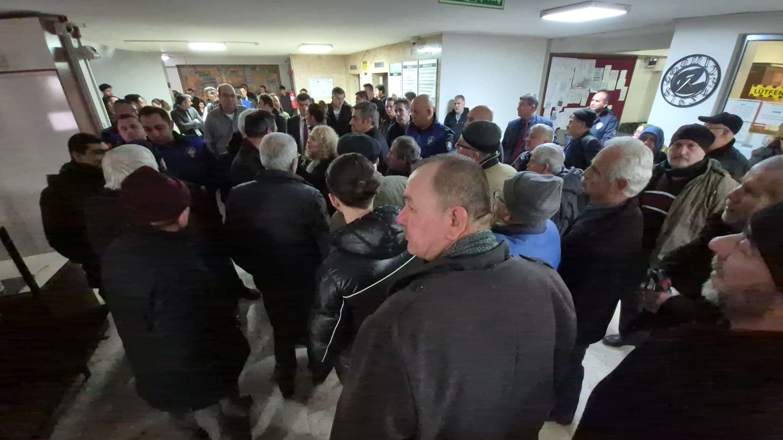 Eskişehir Büyükşehir Belediyesi'nde gerginlik: Vatandaşa söz hakkı yok!