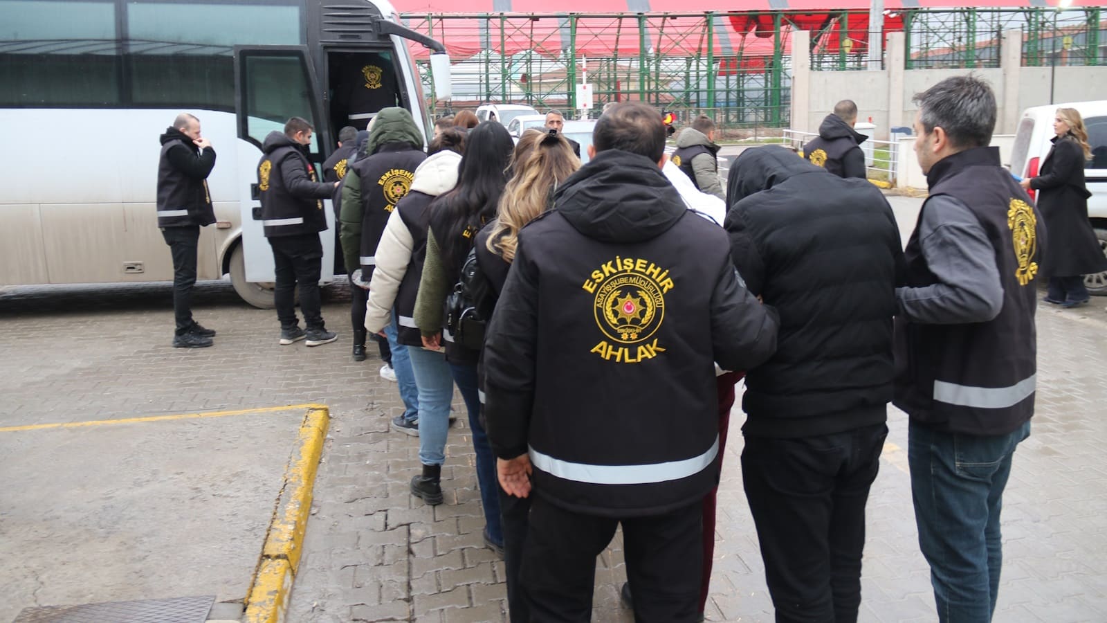 Eskişehir merkezli 6 ilde fuhuş operasyonu: 15 kadın kurtarıldı, 13 şüpheli yakalandı