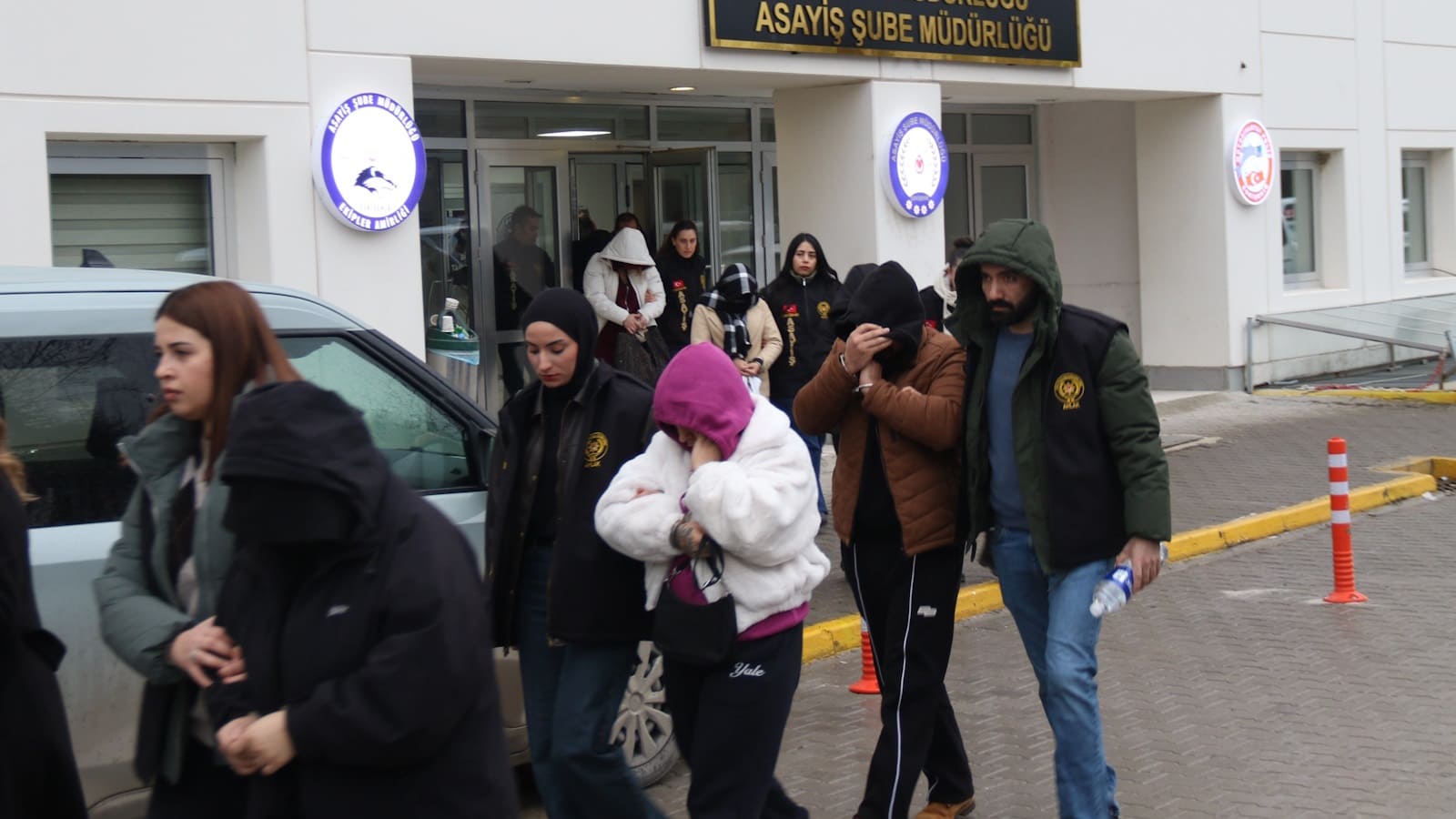 Eskişehir merkezli 6 ilde fuhuş operasyonu: 15 kadın kurtarıldı, 13 şüpheli yakalandı
