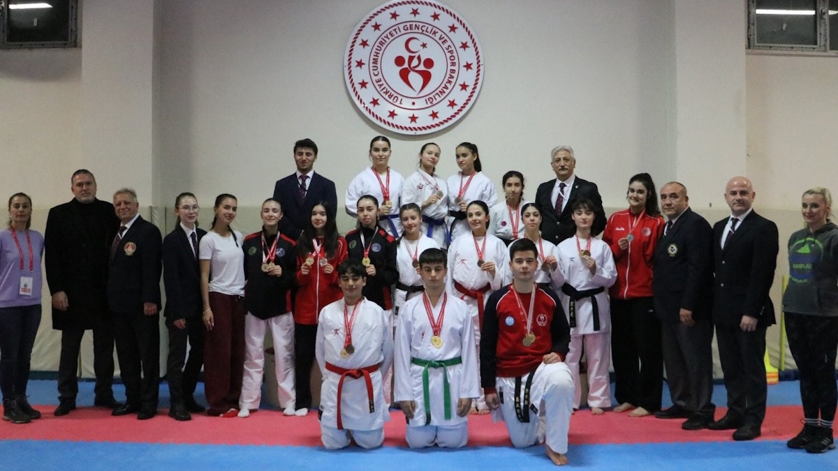 Eskişehir Gençler Karate Takım İl Birinciliği Müsabakaları tamamlandı