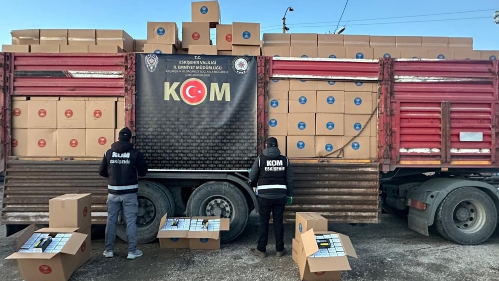 Eskişehir’de 7 milyon 300 bin makaron, 1 ton kaçak tütün ele geçirildi