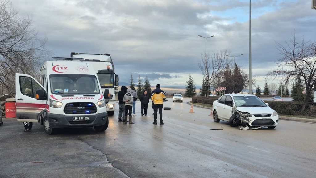 Eskişehir Organize Sanayi Bölgesi Teknoloji Caddesi’nde trafik kazası: Tırın deposu patladı