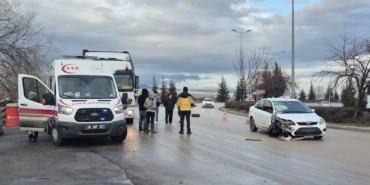 Eskişehir Organize Sanayi Bölgesi Teknoloji Caddesi’nde trafik kazası: Tırın deposu patladı