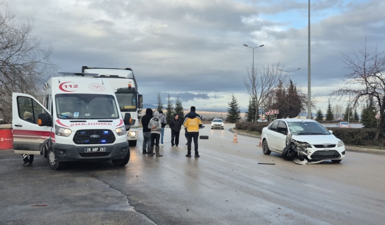 Eskişehir Organize Sanayi Bölgesi Teknoloji Caddesi’nde trafik kazası: Tırın deposu patladı