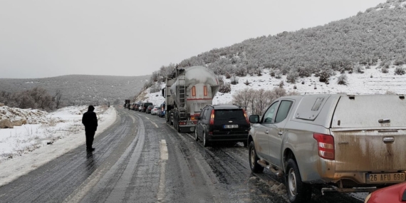 Eskişehir-Seyitgazi yolunda kuyruk oluştu