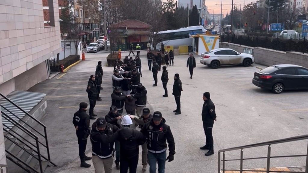 Eskişehir’de 16 adrese uyuşturucu operasyonu: 7 kişi tutuklandı