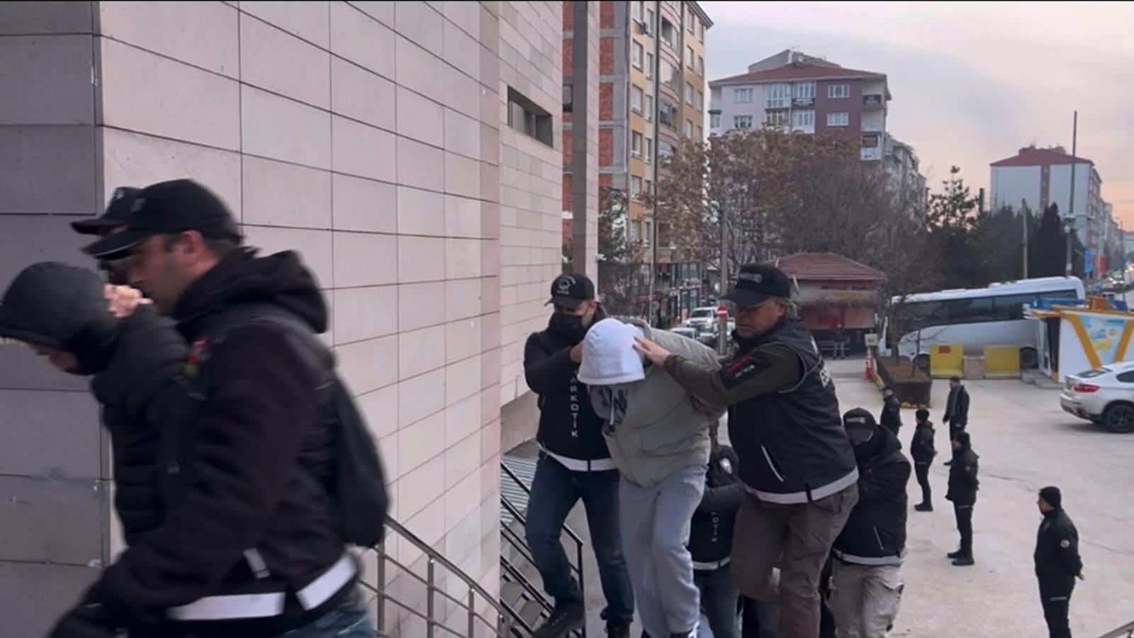 Eskişehir’de 16 adrese uyuşturucu operasyonu: 7 kişi tutuklandı