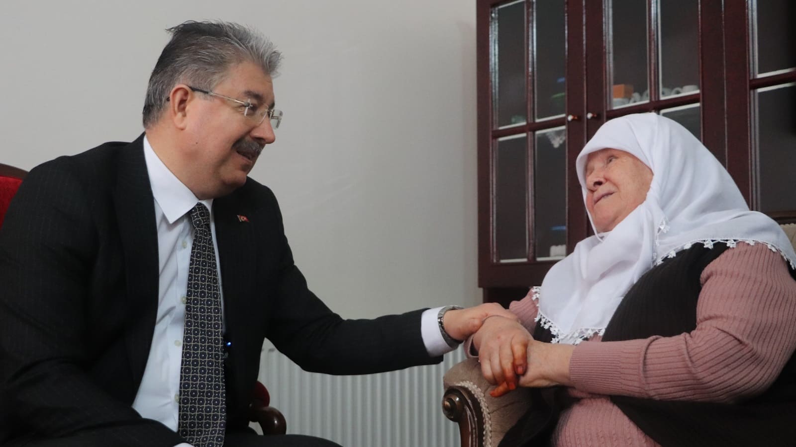 Vali Erdinç Yılmaz pazarcı esnafının sorun, talep ve beklentilerini dinledi