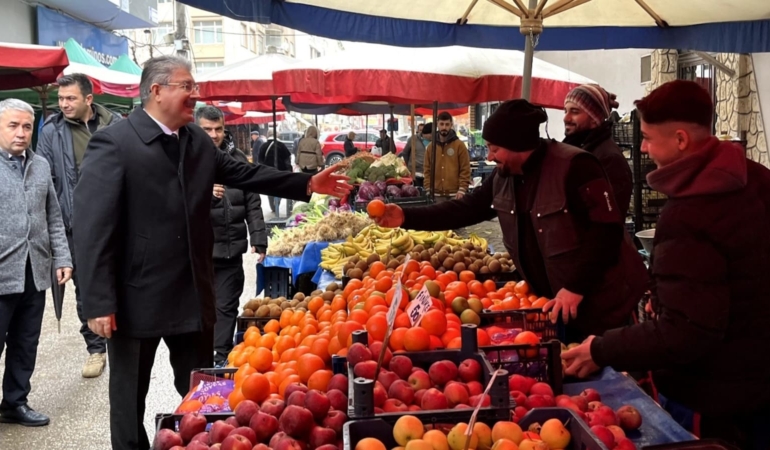 Vali Erdinç Yılmaz pazarcı esnafının sorun, talep ve beklentilerini dinledi