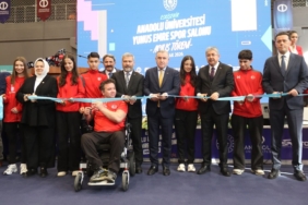 Eskişehir Yunus Emre Kapalı Spor Salonu açıldı