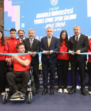 Eskişehir Yunus Emre Kapalı Spor Salonu açıldı