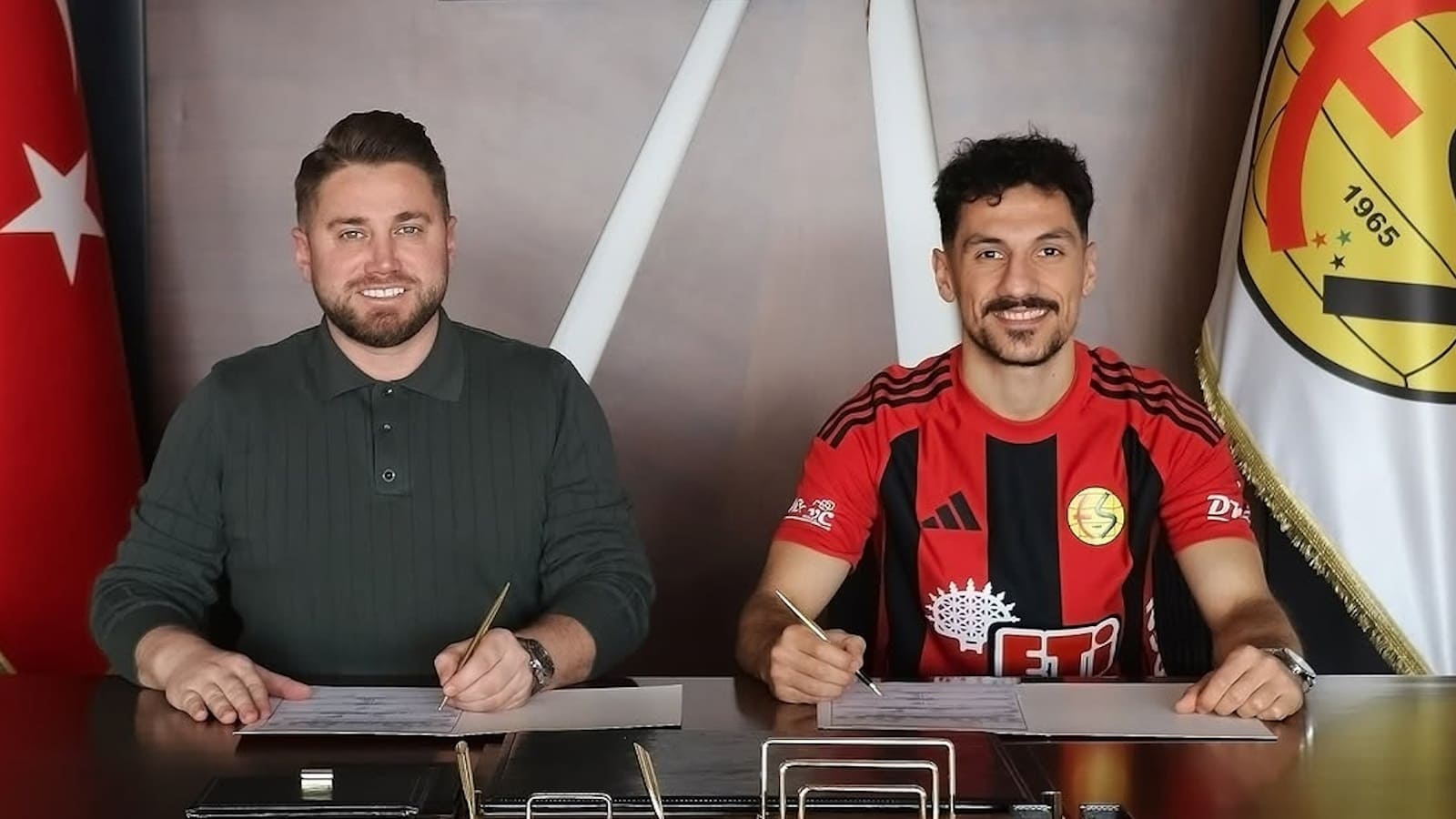 Eskişehirspor’a 2 yeni transfer: Mert Başer ve Recep Pekgöz ile imzalar atıldı