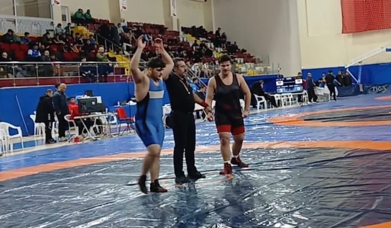 Eskişehirli milli güreşçi Mustafa Can Düzgün, Türkiye Şampiyonasına gidiyor