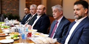 Başkan Albayrak, Eskişehir Demirspor ile moral yemeğinde buluştu