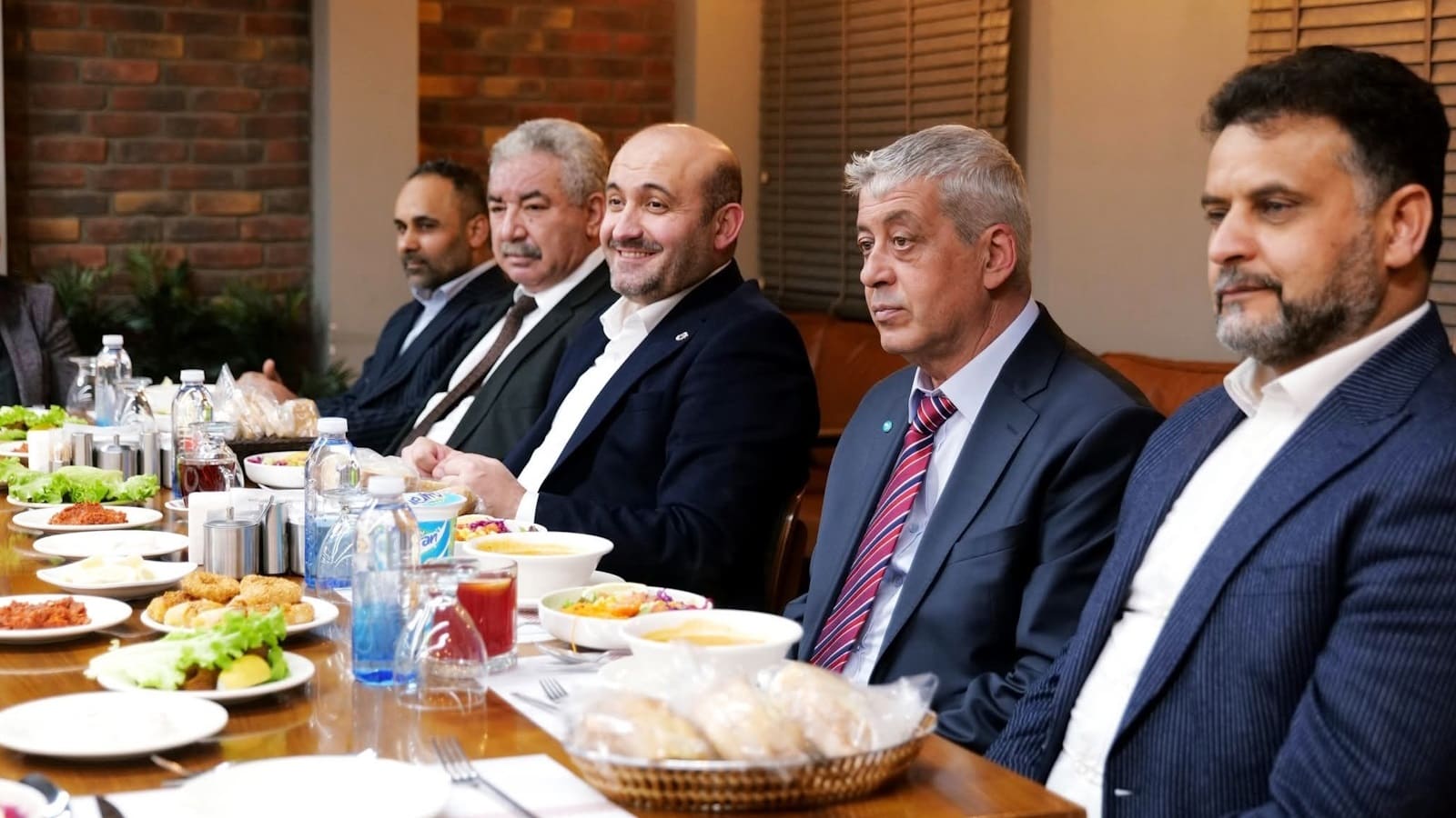 Başkan Albayrak, Eskişehir Demirspor ile moral yemeğinde buluştu