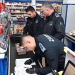 İnönü Belediyesi halk sağlığını tehdit eden zincir marketlere mühür vurdu