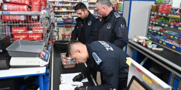 İnönü Belediyesi halk sağlığını tehdit eden zincir marketlere mühür vurdu