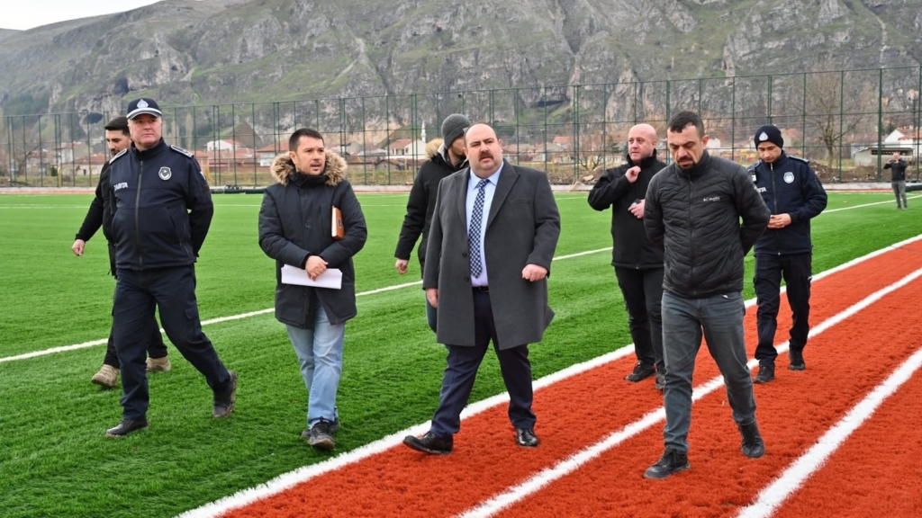 İnönü Futbol Sahası ve Spor Kompleksi hızla yükseliyor