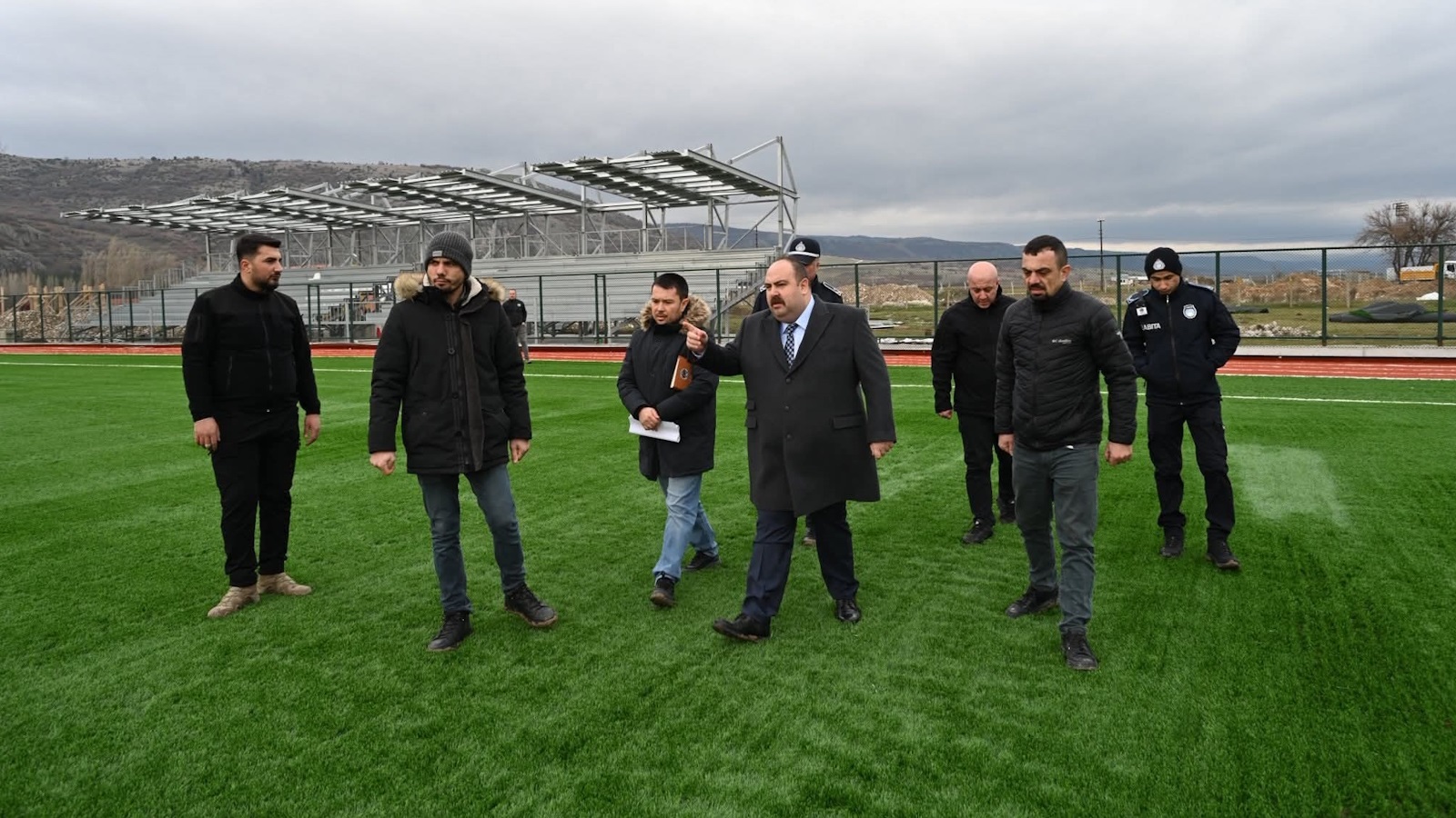 İnönü Futbol Sahası ve Spor Kompleksi hızla yükseliyor