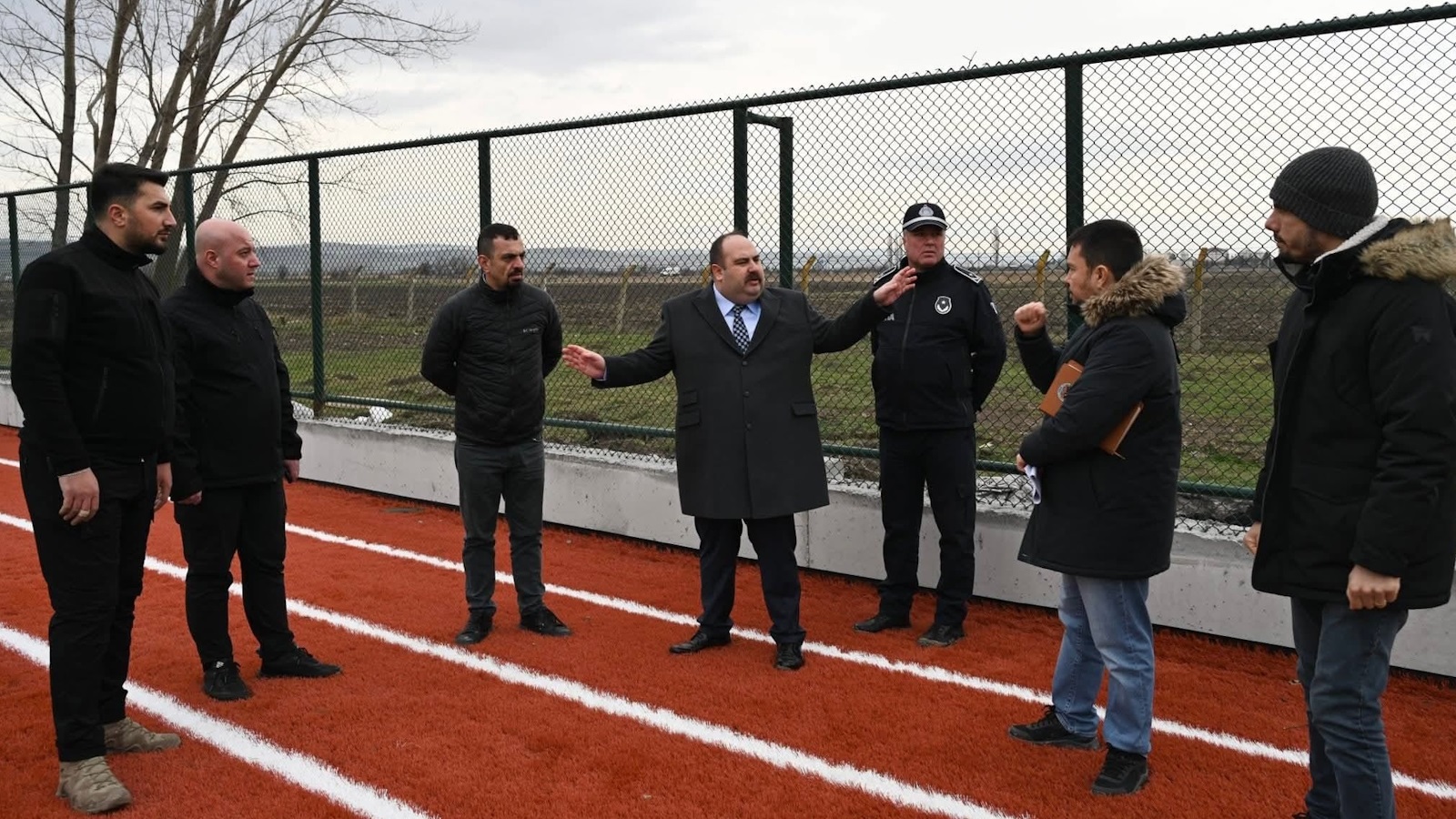 İnönü Futbol Sahası ve Spor Kompleksi hızla yükseliyor