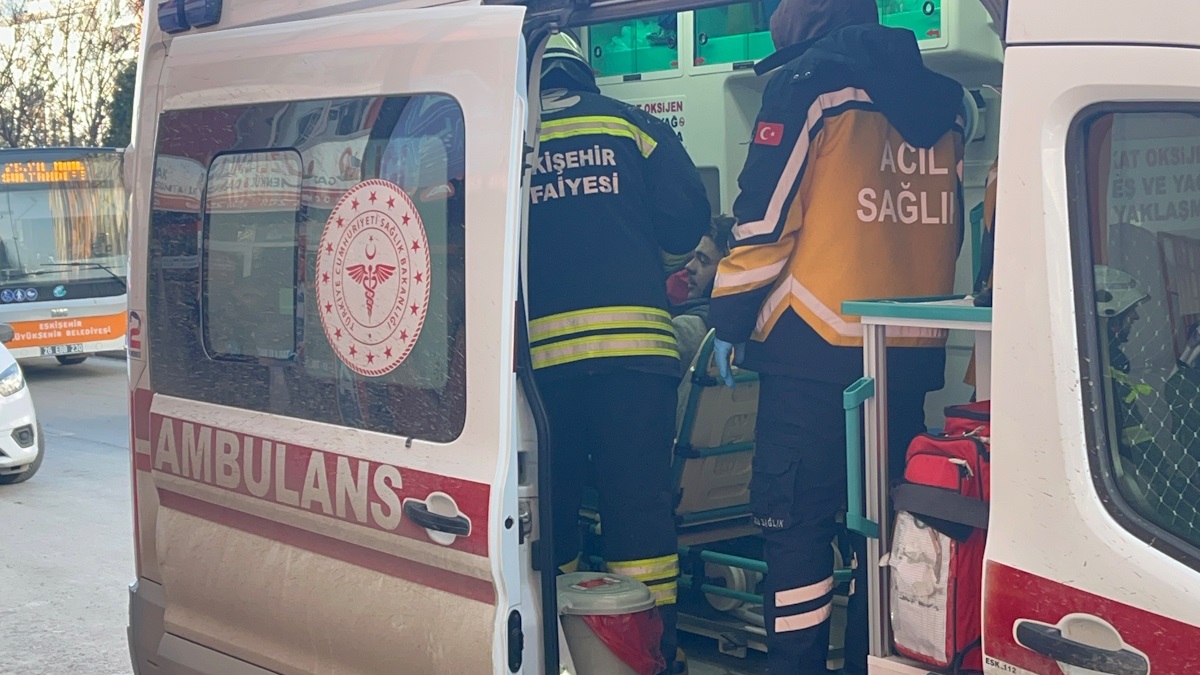 Odunpazarı Akçağlan’da yangın: 1 kişi hastaneye kaldırıldı