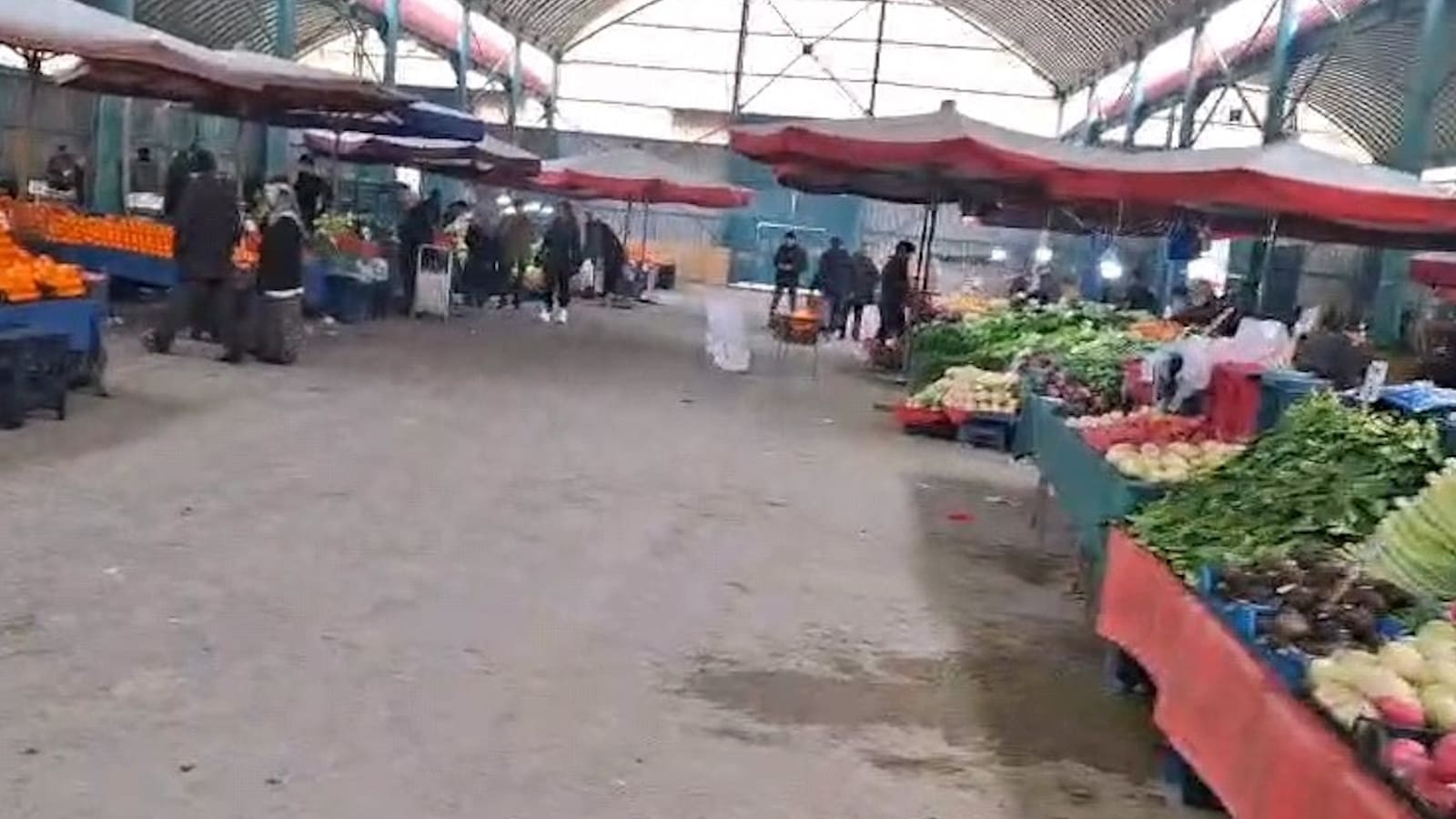 Bir işi de tam yapın: Odunpazarı Kapalı Pazar Yeri’nin üstü kapalı değil!