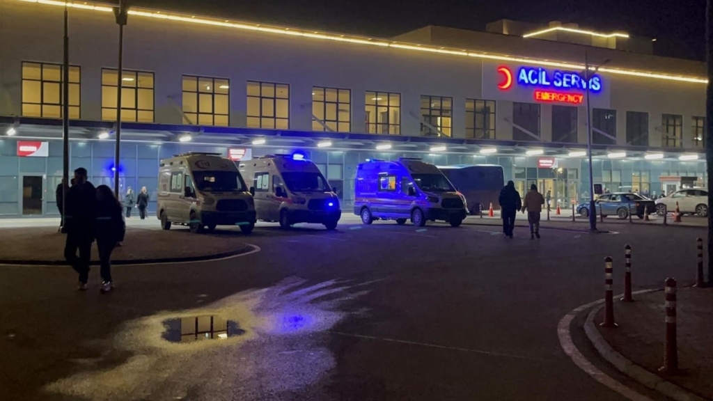 Odunpazarı’nda okul bahçesinde babası darbedilen, kendisi de bıçaklanan çocuk hastaneye kaldırıldı