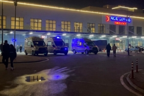 Odunpazarı’nda okul bahçesinde babası darbedilen, kendisi de bıçaklanan çocuk hastaneye kaldırıldı