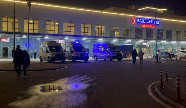 Odunpazarı’nda okul bahçesinde babası darbedilen, kendisi de bıçaklanan çocuk hastaneye kaldırıldı