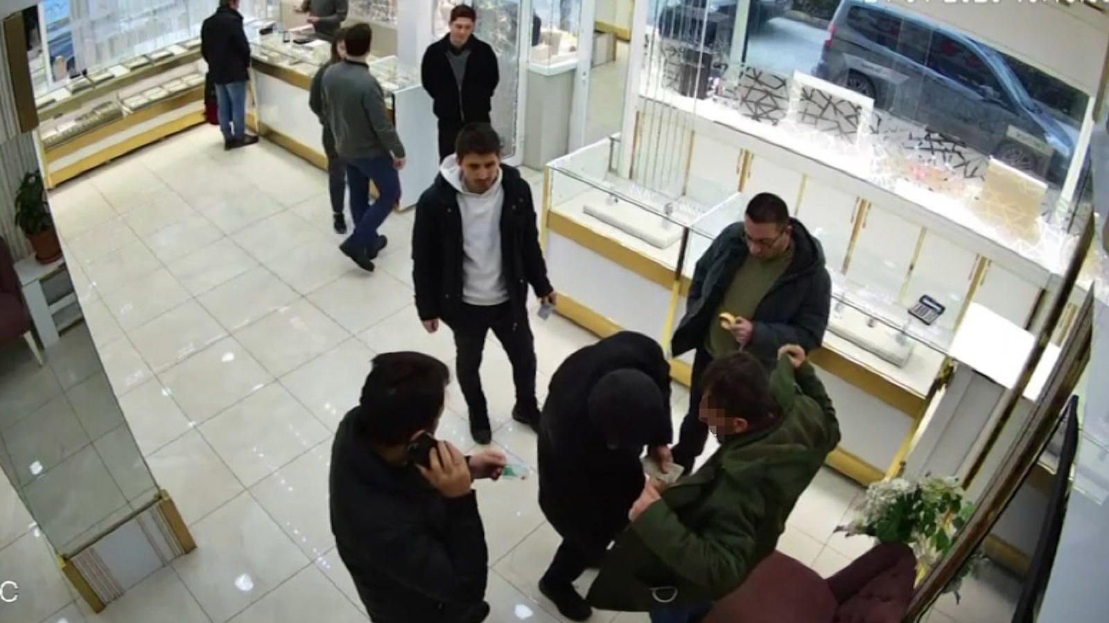 Odunpazarı’nda sahte bilezikleri satmaya çalışan şahıs yakalandı