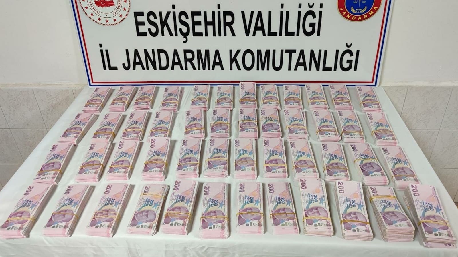 Odunpazarı’nda 22 büyükbaş alıp, 2 milyon liraya yakın sahte para veren şüpheli yakalandı