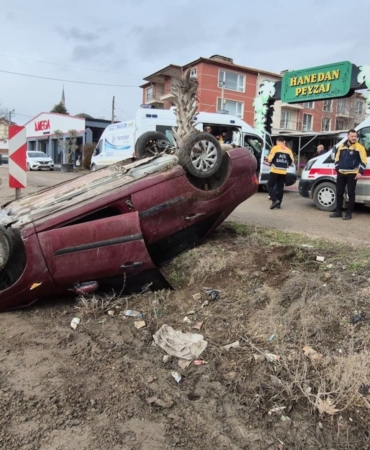 Odunpazarı Yenikent Zümrüt Bulvarı’nda kontrolden çıkan otomobil takla attı
