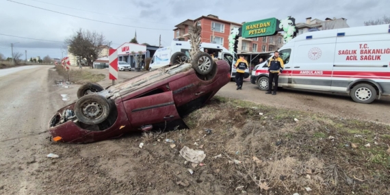 Odunpazarı Yenikent Zümrüt Bulvarı’nda kontrolden çıkan otomobil takla attı