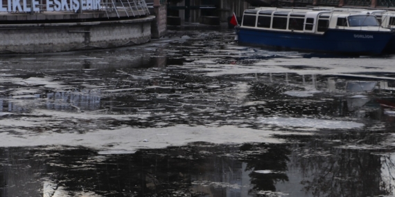 Porsuk Çayı’nın buzu erimeye başladı