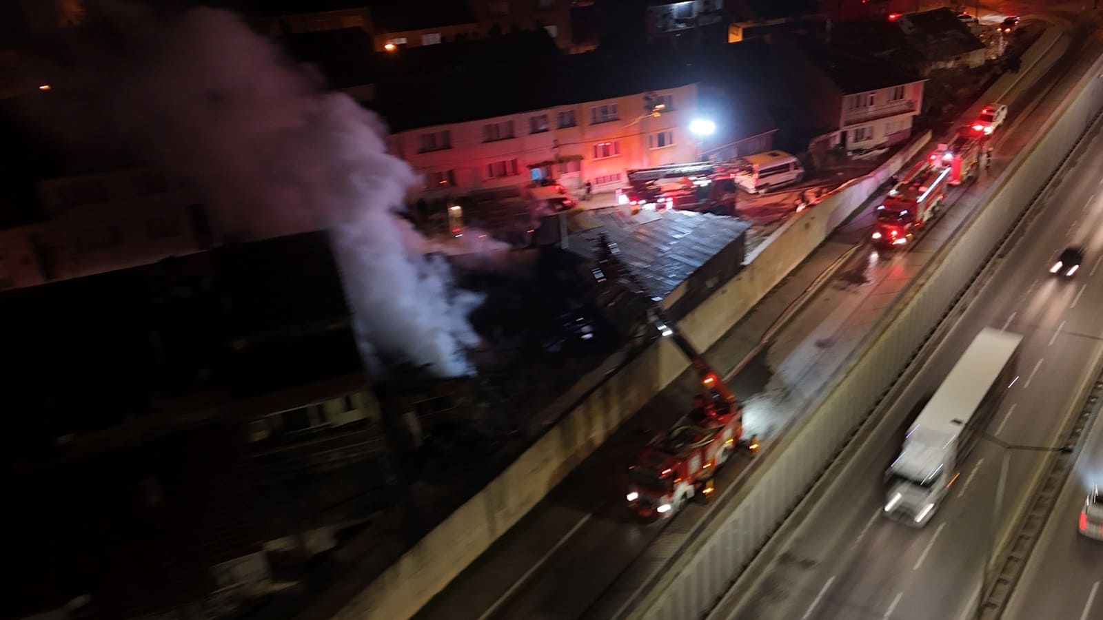 Tepebaşı Kumlubel’de ahşap dolu depoda yangın