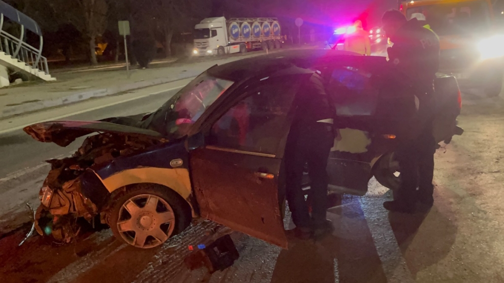 Tepebaşı Şarhöyük’te trafik kazası: 1’i ağır 2 yaralı