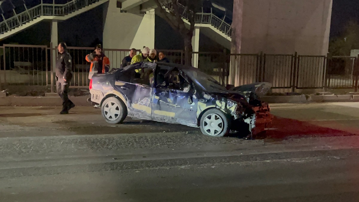 Tepebaşı Şarhöyük’te trafik kazası: 1’i ağır 2 yaralı