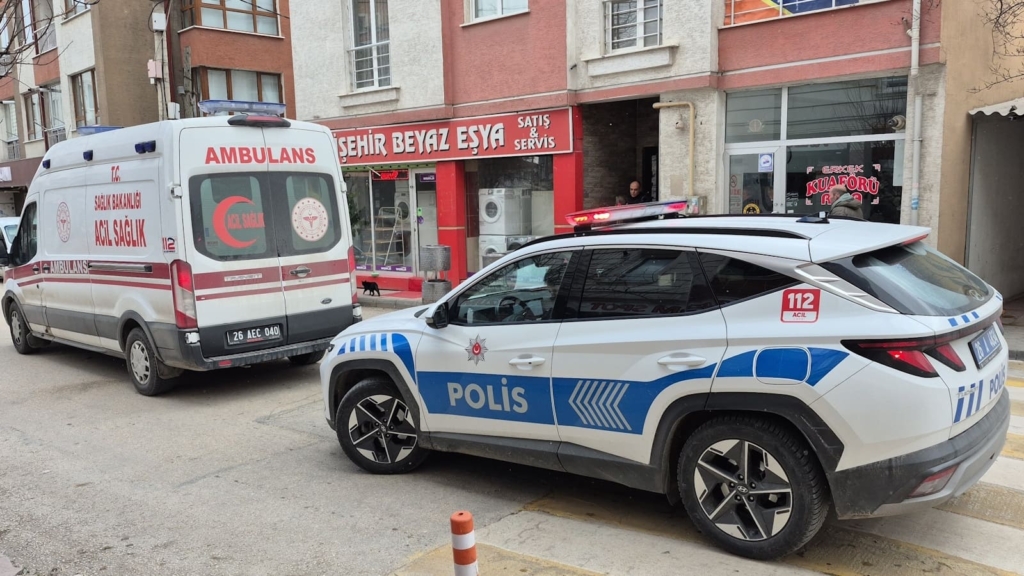 Tepebaşı Şirintepe’de kavga ettiği üvey babasını bıçakla ağır yaraladı