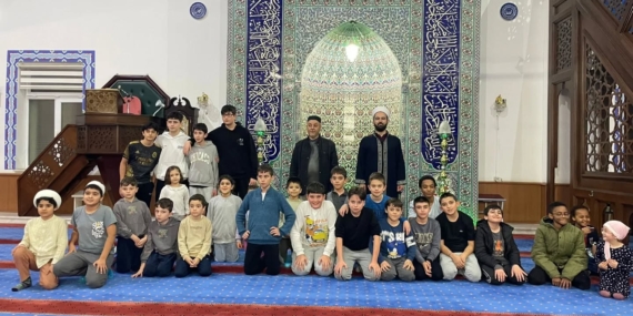 Uluönder Fatih Camii’nde Teravih Neşesi: Önce İbadet Sonra Oyun!