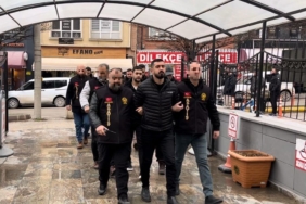 ESKİŞEHİR'DE GAZETECİYE SALDIRI OLAYIYLA ALAKALI YAKALANAN 7 ŞÜPHELİ ADLİYEYE SEVK EDİLDİ